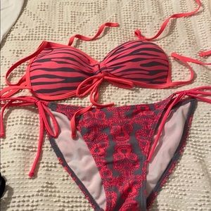 Bikini pink and gray skulls and stripes